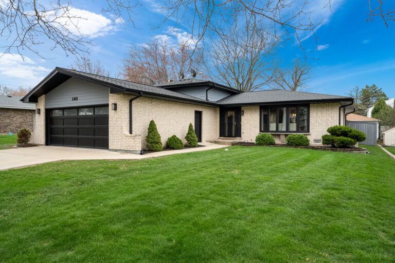 For Sale 140 Spring Oaks Dr, Wood Dale, IL