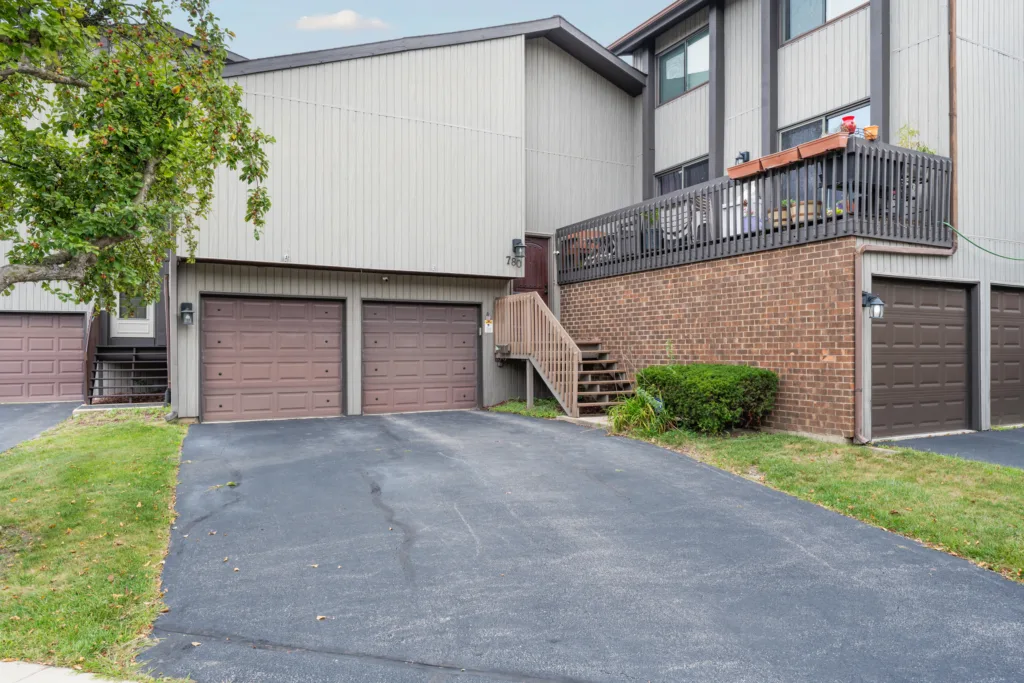 780 Golfview Dr, Roselle, IL