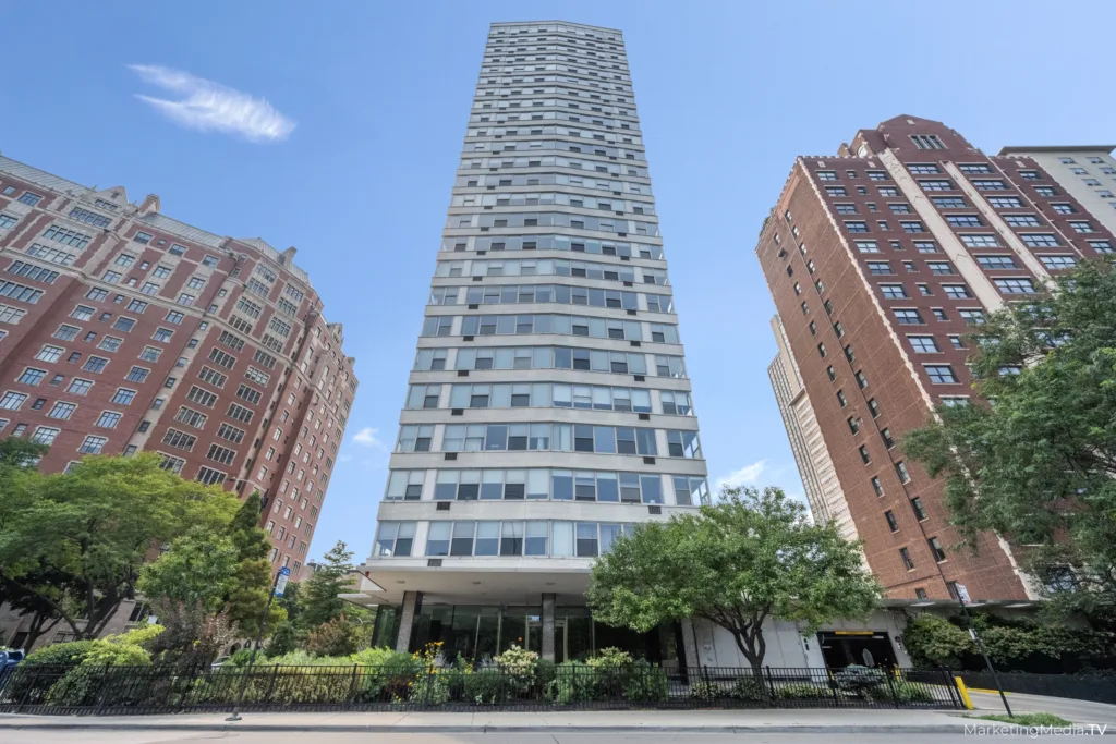 3900 N Lake Shore Dr APT 9K, Chicago, IL 60613 — gallery photo 2