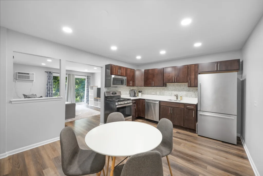 215 Hale St Apt 9B, Addison, IL 60101 — gallery photo 2