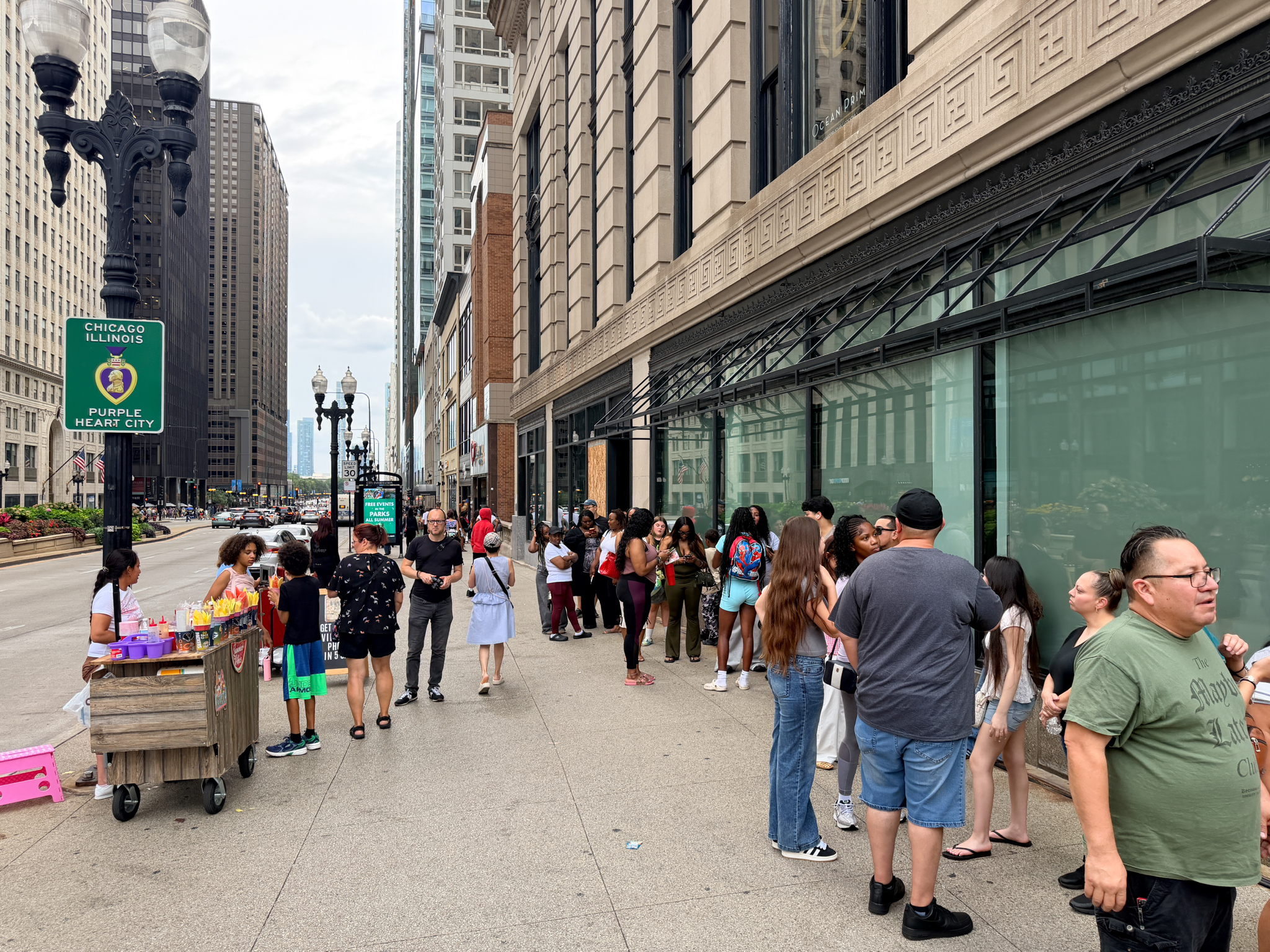 Crowds near Hello Kitty Cafe Chicago on Michigan Avenue