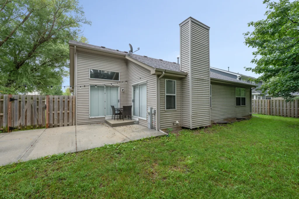 409 Vana Dr, Carpentersville, IL 60110 — gallery photo 2