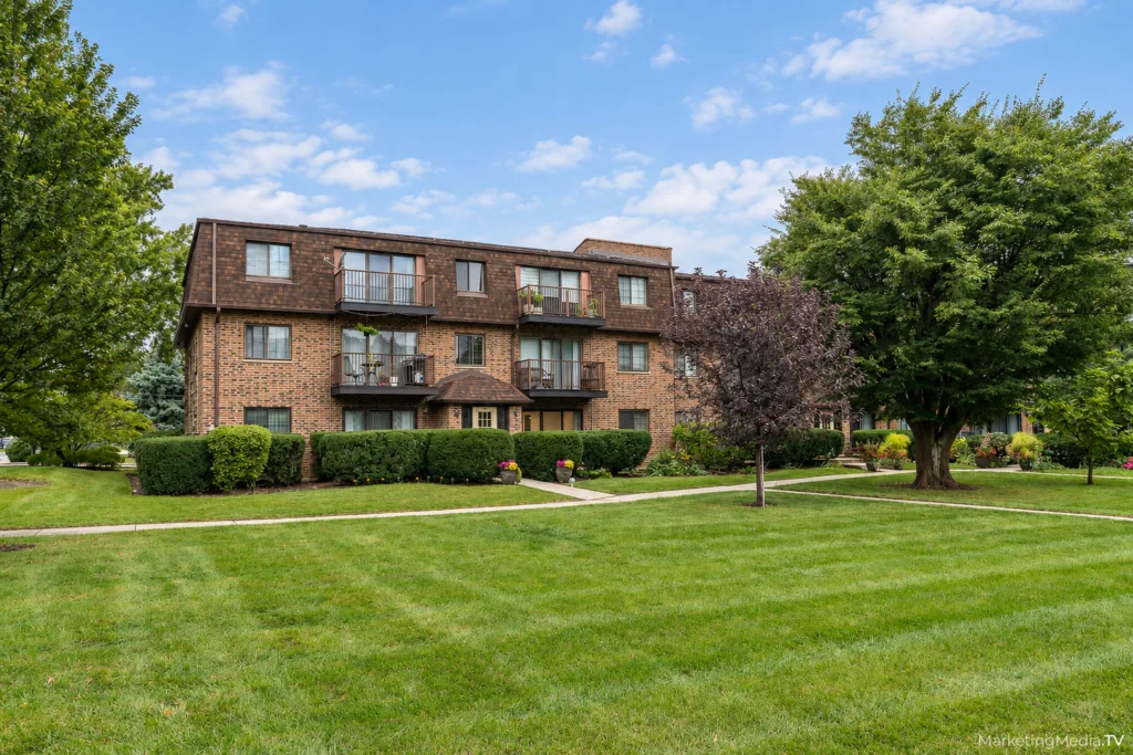 400 E Kensington Rd, Mt Prospect, IL — gallery photo 2